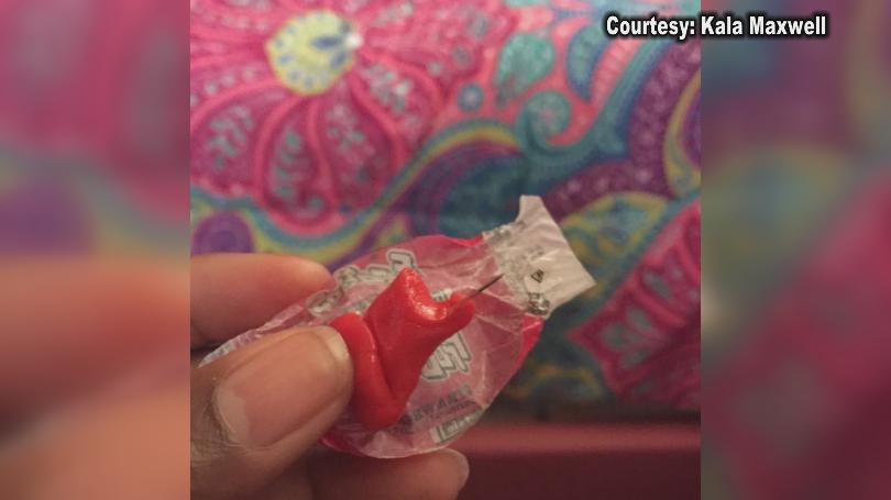 A desfăcut o bomboană pe care nepoata sa a primit-o și a avut un adevărat șoc. „Putea să moară!” (FOTO) 489920