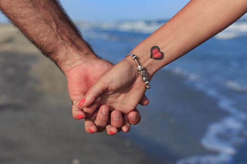 A trecut peste divorț! O vedetă TV a mărturisit pe Facebook că iubește din nou  489901