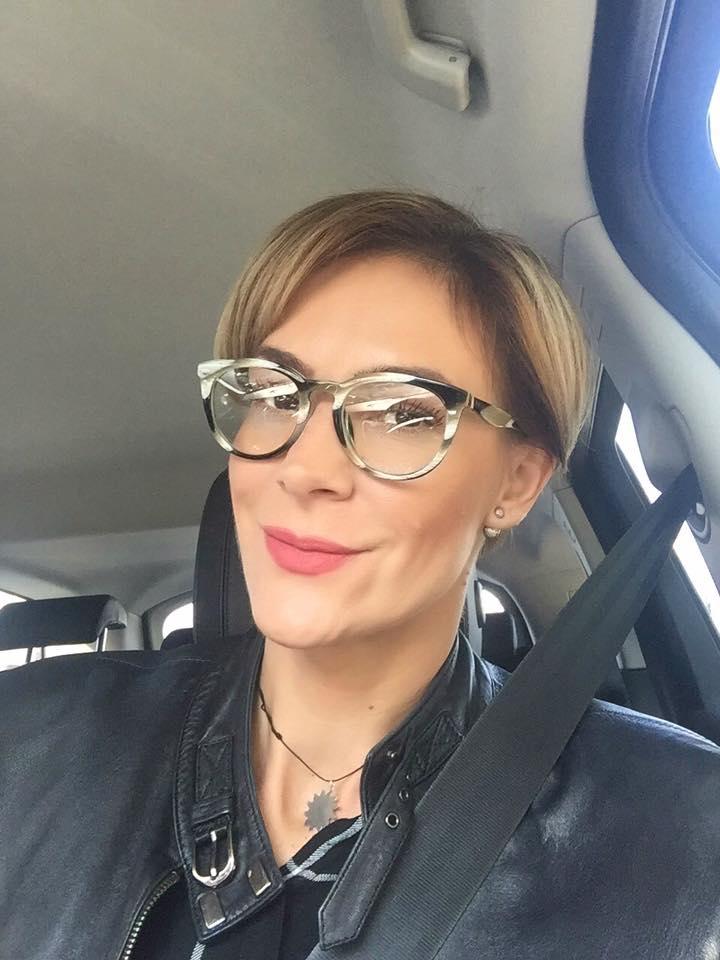 A trecut peste divorț! O vedetă TV a mărturisit pe Facebook că iubește din nou  489902