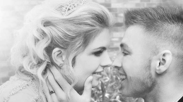 I s-a spus că mai are doar câteva săptămâni de trăit, așa că a decis să își ceară iubita de soție. În ziua nunții, mirele a făcut o mărturisire care i-a șocat pe toți 489977