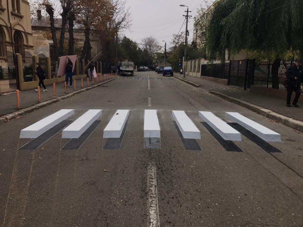 O stradă din Buzău este un adevărat coșmar pentru șoferi. Toți intră în panică când ajung la trecerea de pietoni – GALERIE FOTO 490188