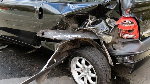 Accident grav în Arad. Mai multe victime, în urma impactului dintre o maşină şi un microbuz