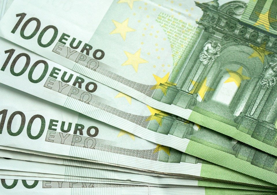 300 euro, salariul minim net pe lună în România. Anunțul făcut de economistul șef al BNR