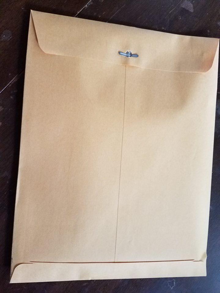 A vorbit cu profesorul fiicei sale preț de câteva minute. După 14 ani, a primit un pachet, alături de o scrisoare. Bărbatului nu i-a venit să creadă ce vede ochilor (FOTO) 490842