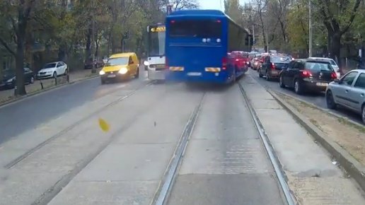 Ce a pățit șoferul autocarului MAI, filmat pe contrasens pe linia de tramvai - VIDEO
