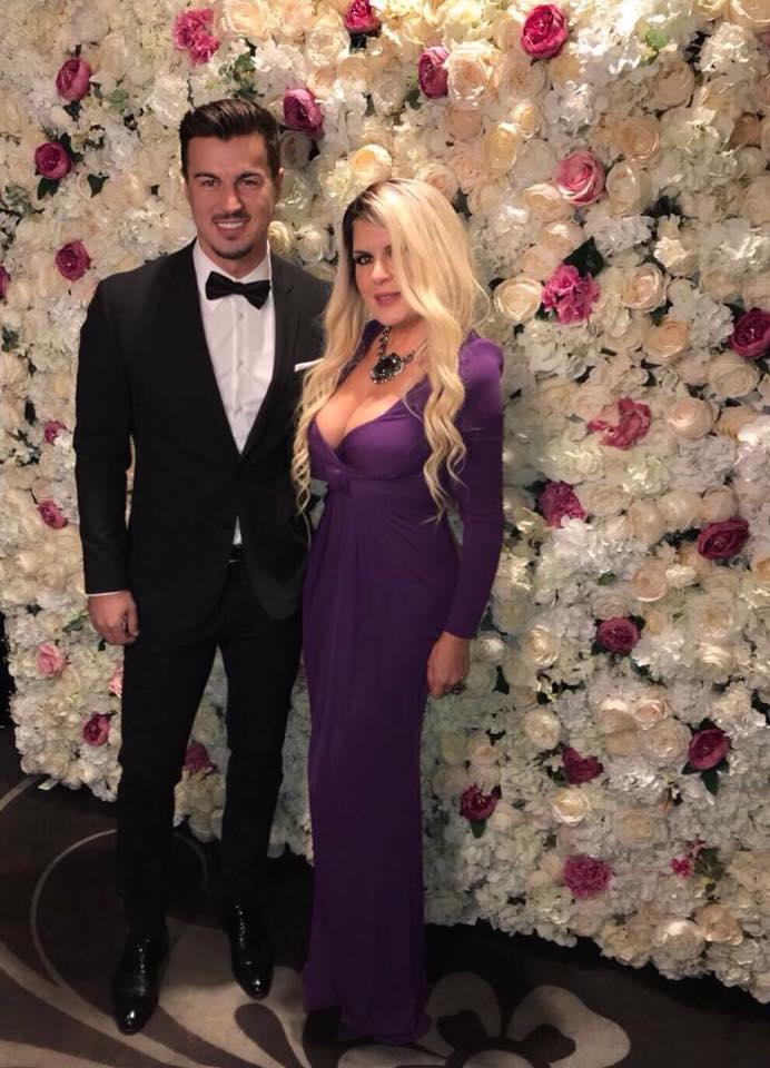 Elena Udrea, incendiară la nunta unor prieteni. Fostul ministru a întors toate privirile (FOTO) 491122