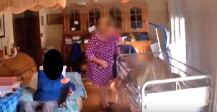 Imagini scandaloase cu o infirmieră româncă. Ce le făcea bătrânilor din Italia - VIDEO