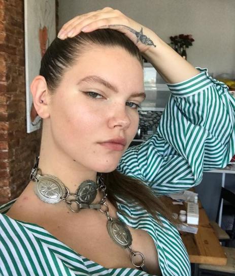 Premieră pentru Playboy. Pictorial cu un model plus size. Cum arată tânăra  491357