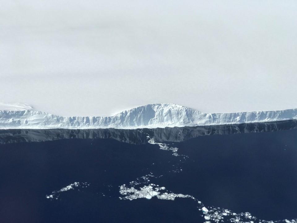 Un ghețar uriaș s-a rupt din Antarctica. NASA a reușit să-l fotografieze din satelit. „Nu eram pregătită să văd așa ceva” 491221