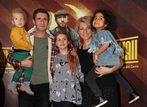 Dana Nălbaru şi Dragoş Bucur au înfiat o fetiţă. Primele fotografii împreună 491512