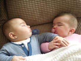 În urmă cu un an, o femeie își pierdea gemenii născuți prematur. La scurt timp, și-a dat seama că trăiește o minune. „Cine ar fi crezut așa ceva?” (FOTO) 491860