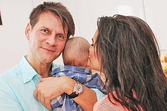 Un cunoscut cântăreț de la noi a devenit tătic în secret 492027