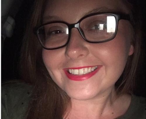 A scris un mesaj pe o minge de softball și a aruncat-o în mare, sperând să fie găsită de bărbatul vieții sale. După șase ani, a primit un mesaj  492153