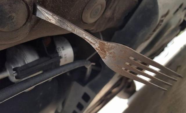 Mărturia halucinantă a unei primătițe din Dâmbovița. Femeia susţine că cineva vrea să o elimine cu o... furculiţă 492131