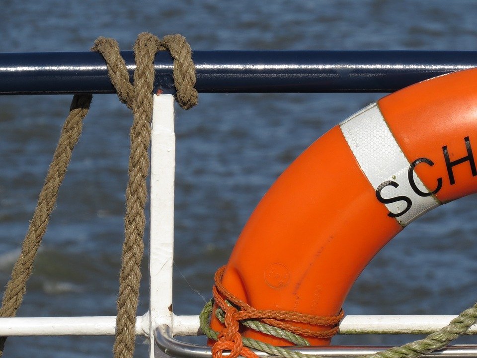O româncă s-a sinucis în Franţa, după ce s-a aruncat de pe feribot. De ce a făcut femeia acest gest
