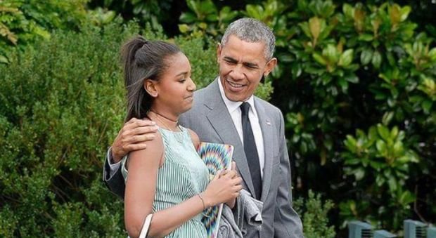 Fiica cea mare a lui Barack Obama, alături de noul ei iubit. În ce ipostază au fost surprinși cei doi (VIDEO)