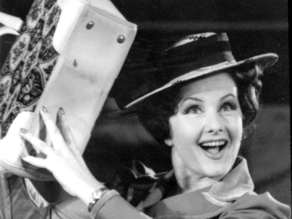 Prima apariție a Stelei Popescu pe o scenă de teatru. Galerie FOTO 492907