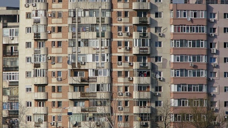 Bani de la stat pentru românii care vor să îşi cumpere locuinţe. Cine se încadrează