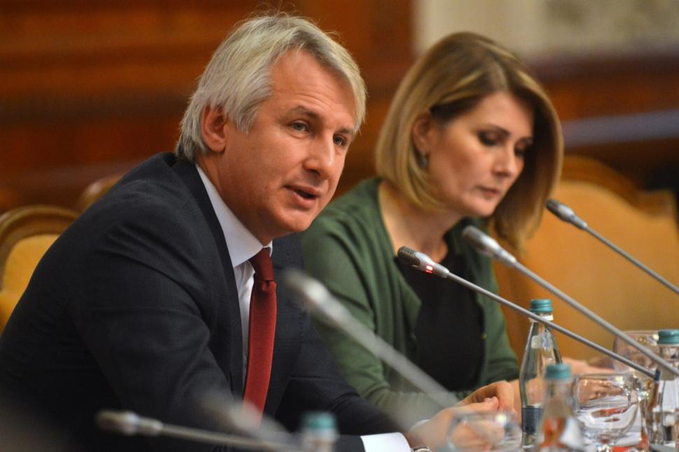 Criza forței de muncă - dezbatere privind efectele economice 493689