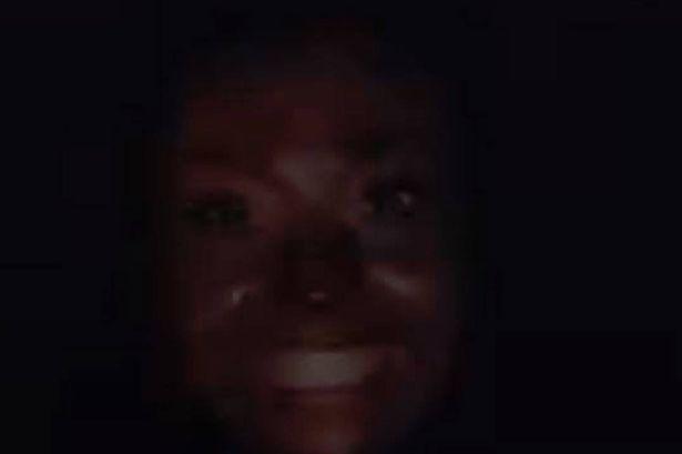 Și-a dat cu cremă autobronzantă și apoi și-a sunat prietenul. Când au văzut rezultatul, amândoi au sfârșit în lacrimi 493634