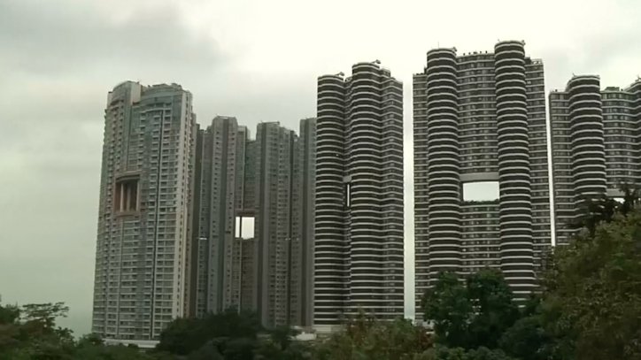 Motivul incredibil pentru care clădirile din Hong Kong au găuri imense prin ele 