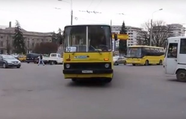 Transportul public este paralizat în Ploiești. Angajaţii societăţii de transport în comun au intrat în grevă spontană
