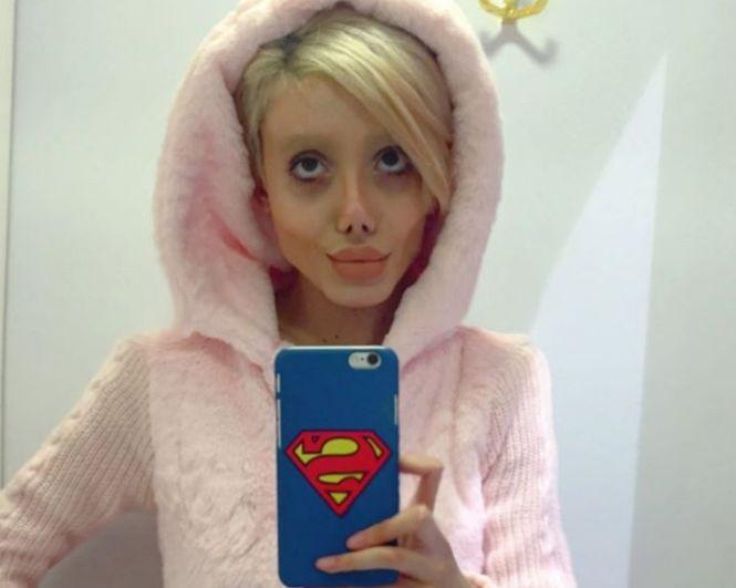 A vrut să semene cu Angelina Jolie. Oamenii fug de ea când o văd. Uite cu cine au asemănat-o  494241