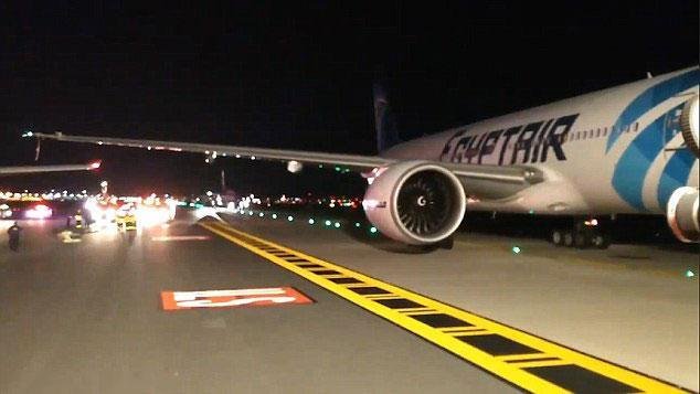 Incident grav pe Aeroportul din New York. Două aeronave s-au ciocnit în apropiere de pista de decolare - VIDEO