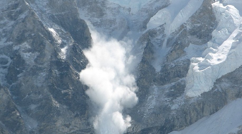 Bărbatul surprins de avalanșa din Parâng a murit
