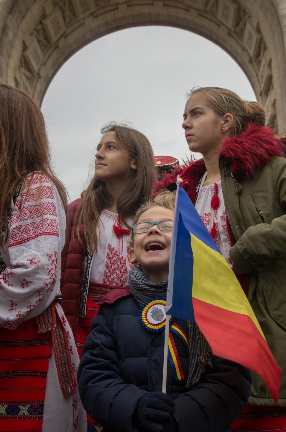 Cele mai spectaculoase imagini de la Parada de 1 Decembrie din București! FOTO 494519