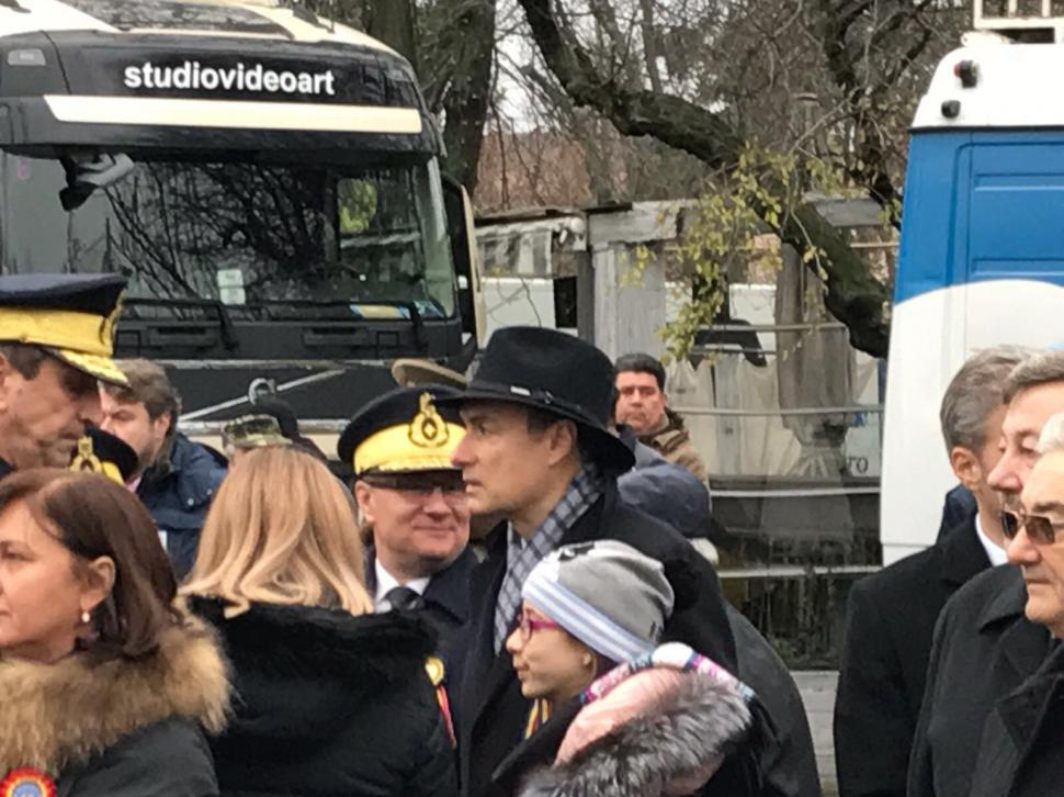  Cine a venit la Parada Națională de 1 Decembrie. Oamenilor nu le-a venit să creadă că e chiar el 494419