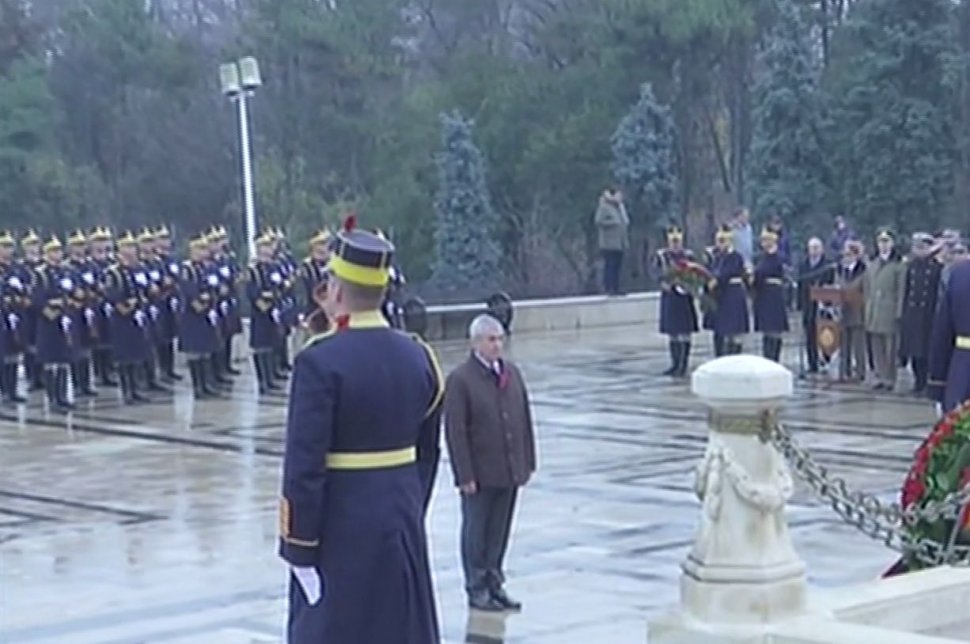 Liviu Dragnea și Călin Popescu Tăriceanu au depus coroane la ceremonia din Parcul Carol