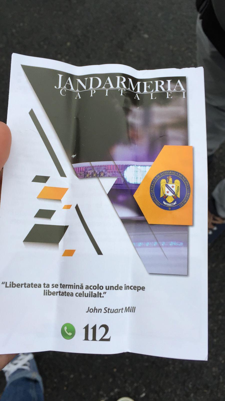 Acuzați de Firea că nu au intervenit în Piața Victoriei, jandarmii au stârnit și furia protestatarilor. Ce gest a inflamat spiritele 494653