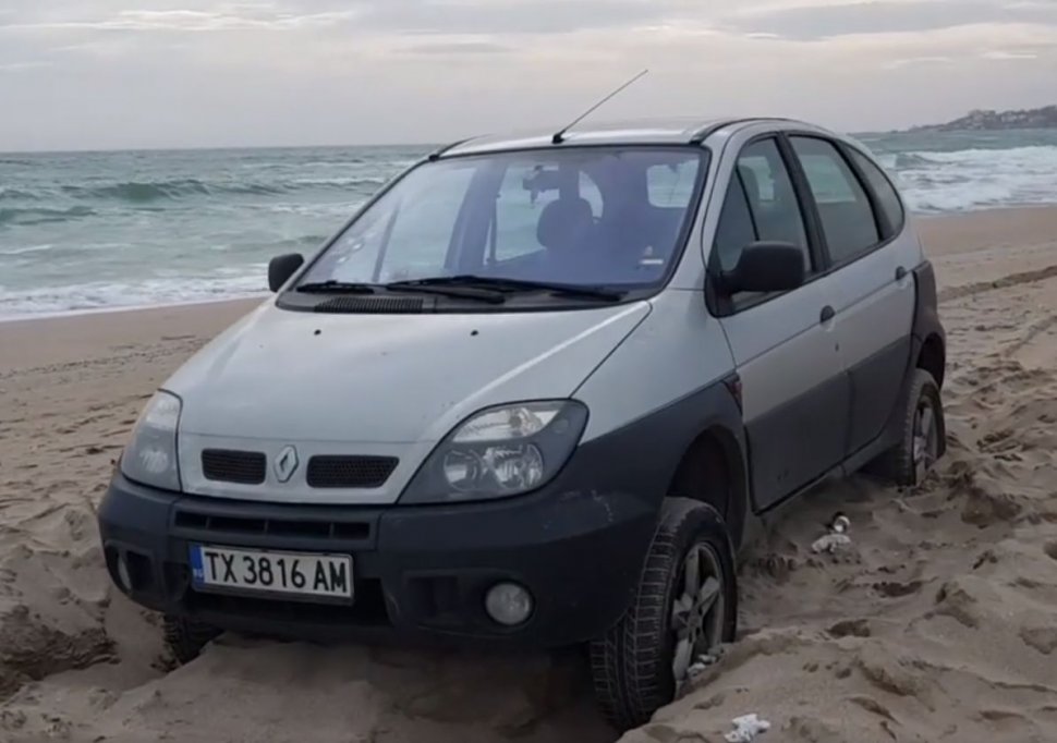 Amendă uriașă pentru un șofer care a intrat cu mașina pe plajă. Cât va trebui să plătească șoferul