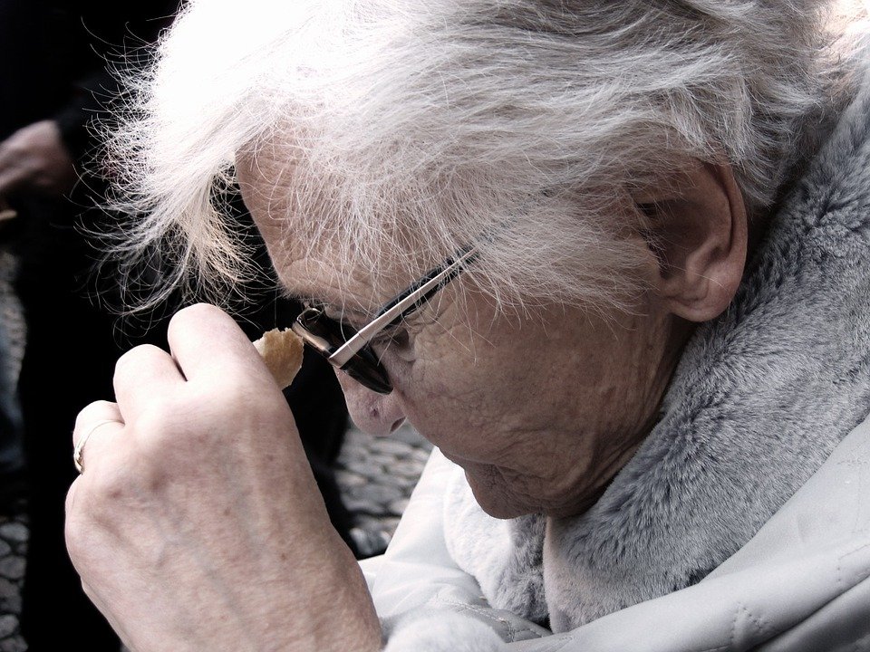 O pensionară a pregătit o substanță otrăvitoare și a testat-o pe vecinii săi. Ce voia femeia să facă cu ea
