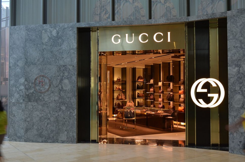 Percheziții de proporții la celebra casă de modă Gucci. Poliția a început o investigație uriașă în urma unor acuzații spectaculoase