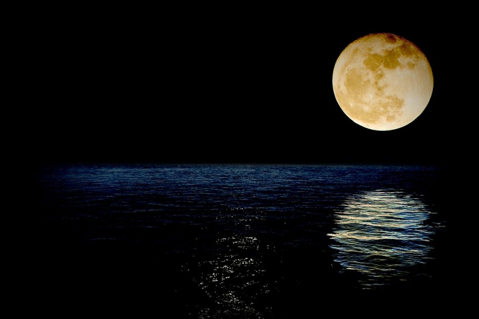 Acestea sunt cele mai spectaculoase imagini cu Super Luna de duminică seară