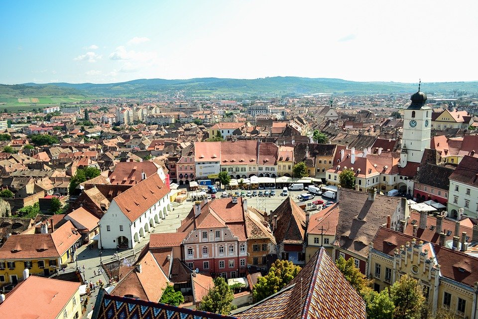 Cât valorează Sibiul, cu turnurile și zidurile de apărare, cu Podul Minciunilor și toate străzile