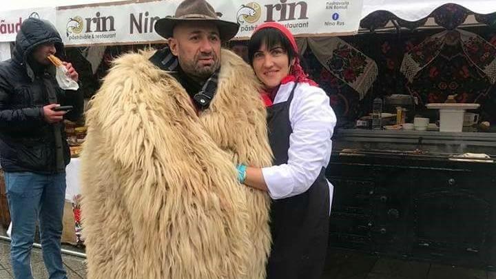 Imagini inedite cu Chef Cătălin Scărlătescu! A mers la Alba Iulia și s-a îmbrăcat în port tradițional