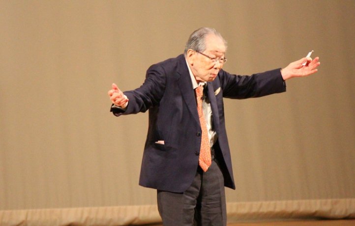  Medic japonez care are 105 ani: ”Doamnelor, încetați să mai țineți diete și să dormiți mereu!” Pentru a trăi mai mult…