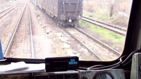 Locomotiva unui tren a luat foc în mers, în județul Brașov