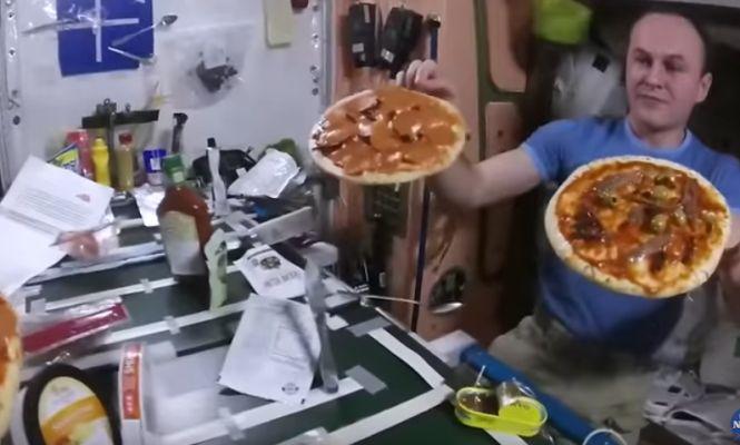 Ce s-a întâmplat când astronauții au vrut să prepare o pizza pe Stația Spațială Internațională - VIDEO