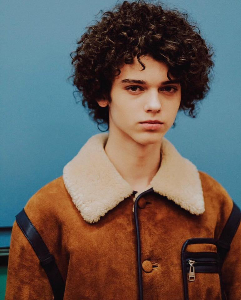 El este cel mai râvnit model masculin din România. Cum arată adolescentul de 17 ani căutat de marile case de modă din lume - FOTO 495702