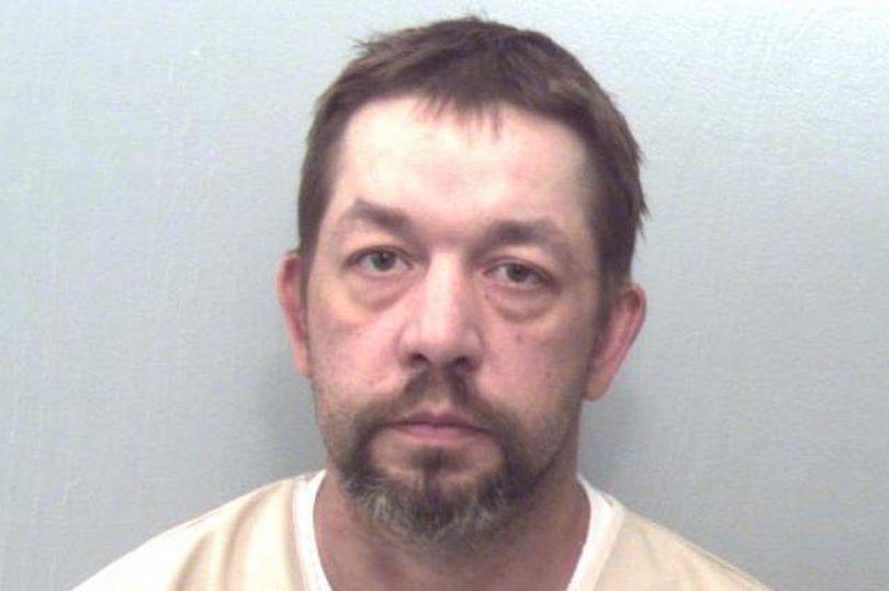 A văzut că prietena sa nu mai mișcă și a încercat să o trezească. S-a dezbrăcat și... 495844