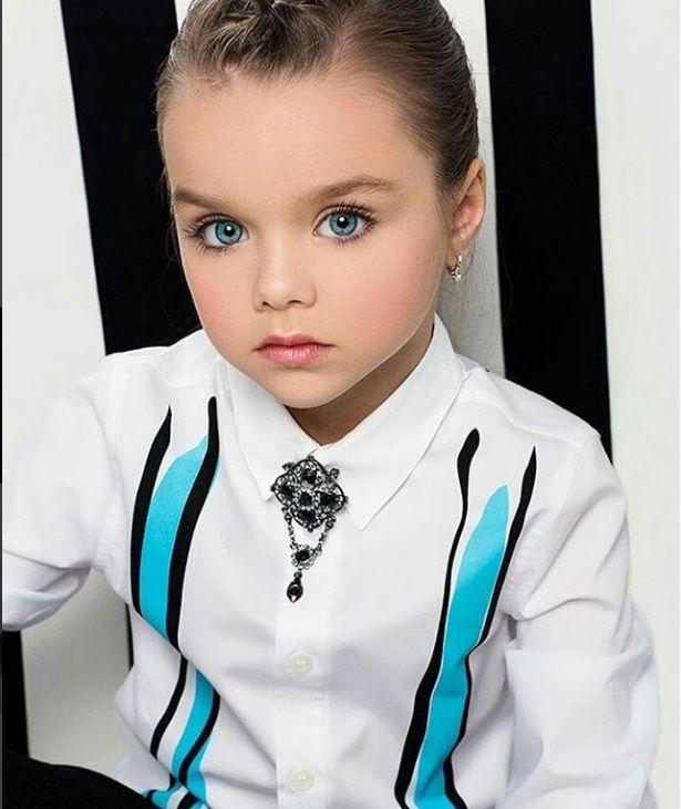 Cum arată cea mai frumoasă fetiță din lume. I-a cucerit pe toți la doar șase ani - FOTO 495963