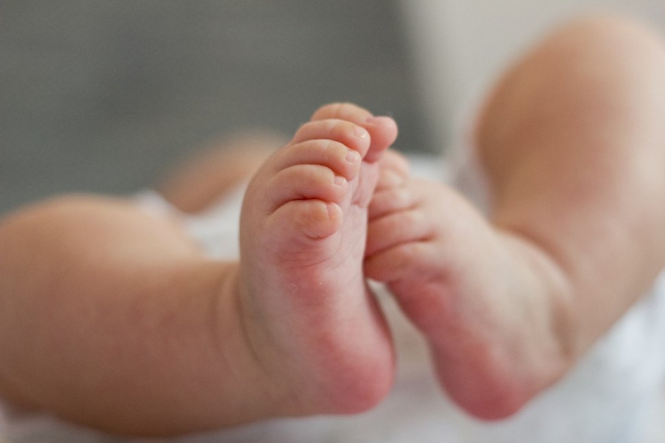 Un bebeluş a fost abandonat în curtea Spitalului de Urgenţă Buzău: „Plângea şi a fost auzit de cei din zonă”
