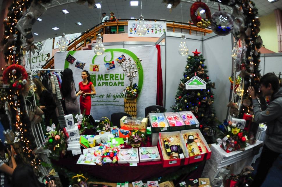 Brandurile românești alături de Fundația Mereu Aproape la IWA Charity Christmas Bazaar 2017 496370