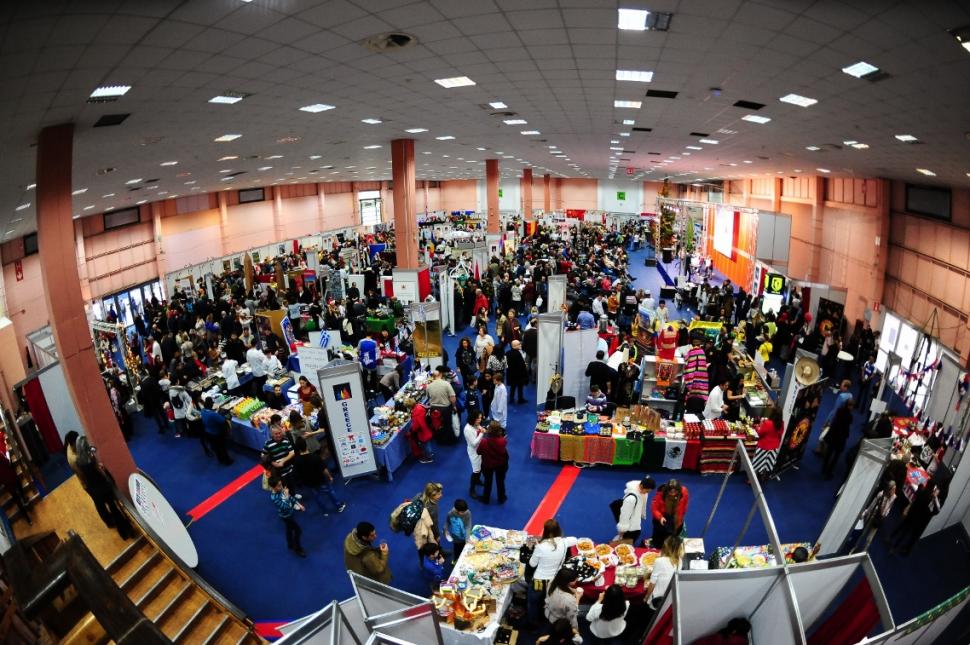 Brandurile românești alături de Fundația Mereu Aproape la IWA Charity Christmas Bazaar 2017 496375