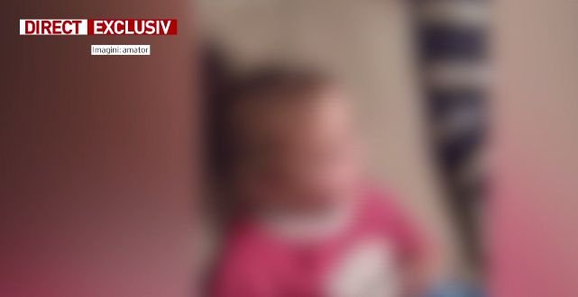 Caz șocant în România! Fetiță de doi ani, pusă de părinți să fumeze și să bea. Imagini scandaloase