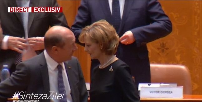 Imagini inedite din Parlament. Cum a răspuns Majestatea Sa Margareta la mârlănia lui Băsescu